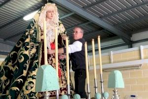 Preparación de los tronos para la Procesión de las Mantillas