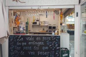El mercat municipal de Sedaví creix amb la instal·lació d’un bar, un nou negoci i un emprovador de roba