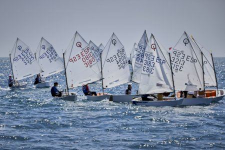 Pedro Adán i Blanca Ferrando revaliden el títol autonòmic de Optimist en el Club Nàutic de Santa Pola