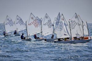 Pedro Adán i Blanca Ferrando revaliden el títol autonòmic de Optimist en el Club Nàutic de Santa Pola