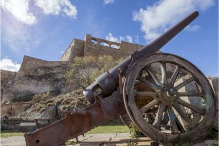 Un hombre se precipita al vacío en el Castillo de Morella desde 20 metros de altura Un hombre se precipita al vacío en el Castillo de Morella desde 20 metros de altura