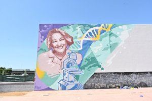 La investigadora Ángela Nieto, protagonista de un nuevo mural del proyecto ‘Dones de ciència’ de Las Naves y la UPV La investigadora Ángela Nieto, protagonista de un nuevo mural del proyecto ‘Dones de ciència’ de Las Naves y la UPV