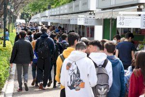 La 57 Fira del Llibre reúne en València a destacadas influencers literarias de Instagram con sus jóvenes fans - (foto 3)