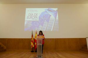 La Universitat d’Alacant celebra el Dia d’Europa amb la lectura de la Declaració de Robert Schuman per estudiants internacionals - (foto 3) La Universitat d’Alacant celebra el Dia d’Europa amb la lectura de la Declaració de Robert Schuman per estudiants internacionals - (foto 3)