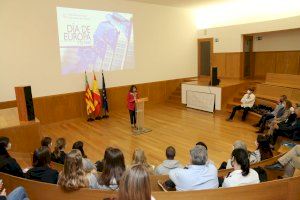 La Universitat d’Alacant celebra el Dia d’Europa amb la lectura de la Declaració de Robert Schuman per estudiants internacionals - (foto 4) La Universitat d’Alacant celebra el Dia d’Europa amb la lectura de la Declaració de Robert Schuman per estudiants internacionals - (foto 4)