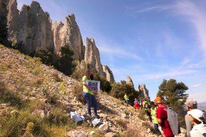 El Geolodia Alacant reuneix 500 participants en una ruta espectacular al voltant dels Frares de Serrella - (foto 3) El Geolodia Alacant reuneix 500 participants en una ruta espectacular al voltant dels Frares de Serrella - (foto 3)