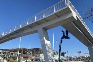 Finalizados los trabajos de conservación y mantenimiento de las pasarelas peatonales sitas en Cv-905 y Avenida de las Cortes Valencianas - (foto 2)