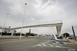 Finalizados los trabajos de conservación y mantenimiento de las pasarelas peatonales sitas en Cv-905 y Avenida de las Cortes Valencianas - (foto 3)