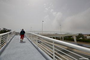 Finalizados los trabajos de conservación y mantenimiento de las pasarelas peatonales sitas en Cv-905 y Avenida de las Cortes Valencianas - (foto 4)