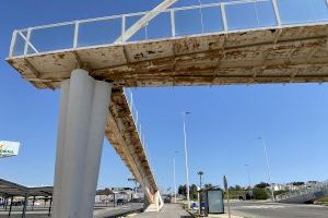 Finalizados los trabajos de conservación y mantenimiento de las pasarelas peatonales sitas en Cv-905 y Avenida de las Cortes Valencianas - (foto 9)