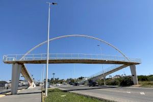 Finalizados los trabajos de conservación y mantenimiento de las pasarelas peatonales sitas en Cv-905 y Avenida de las Cortes Valencianas - (foto 11)