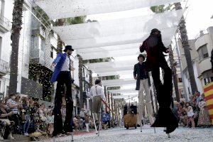 La cabalgata de Vila-real llena de color y confeti la ciudad - (foto 2)