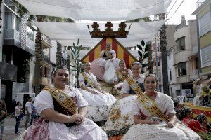 La cabalgata de Vila-real llena de color y confeti la ciudad - (foto 3)