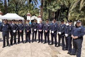 El Consell condecora a los agentes y oficiales de la Policía Local de Alicante y reconoce públicamente su trabajo - (foto 2) El Consell condecora a los agentes y oficiales de la Policía Local de Alicante y reconoce públicamente su trabajo - (foto 2)