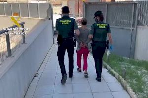 Rescaten a un nounat abandonat per la seua mare just després de donar a llum a Sant Isidre (Alacant) - (foto 3) Rescaten a un nounat abandonat per la seua mare just després de donar a llum a Sant Isidre (Alacant) - (foto 3)