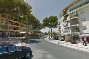 Un cotxe atropella a tres persones en una terrassa d'Alfàs del Pi