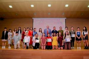 Inés Jiamin i Desirée Cuenca guanyen el Concurs Pont Xinés 2022 que organitza l’Institut Confuci de la Universitat de València Inés Jiamin i Desirée Cuenca guanyen el Concurs Pont Xinés 2022 que organitza l’Institut Confuci de la Universitat de València