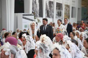 Barcala pide a las belleas y damas de los 89 distritos que mantengan viva la llama de las Hogueras durante el homenaje de la Federació Barcala pide a las belleas y damas de los 89 distritos que mantengan viva la llama de las Hogueras durante el homenaje de la Federació