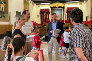 El alcalde de Elche responde a las preguntas de una treintena de alumnos de tercero de Primaria del colegio Reyes Católicos - (foto 4) El alcalde de Elche responde a las preguntas de una treintena de alumnos de tercero de Primaria del colegio Reyes Católicos - (foto 4)