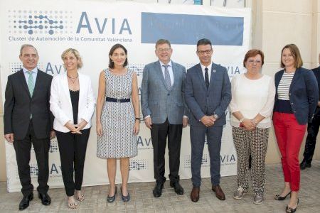 Toni González participa, juntament amb la ministra Reyes Maroto, en la reunió amb el Clúster d'Automoció de València a Almussafes