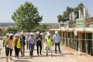 Educació i Ajuntament d’Ontinyent visiten les obres que invertiran 4,8 milions d’euros als col·legis Bonavista i Martínez Valls Educació i Ajuntament d’Ontinyent visiten les obres que invertiran 4,8 milions d’euros als col·legis Bonavista i Martínez Valls
