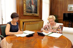 La Guardia Civil y AFAMMER firman un protocolo que refuerza la protección de las víctimas de violencia de género en el ámbito rural La Guardia Civil y AFAMMER firman un protocolo que refuerza la protección de las víctimas de violencia de género en el ámbito rural