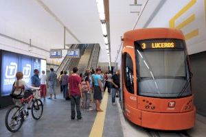 El TRAM de Alicante reduce las tarifas un 50% con el inicio de Hogueras