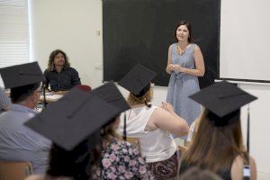 30 persones es trauen el graduat en Educació Secundària al Centre de Formació de Persones Adultes de Paiporta - (foto 2) 30 persones es trauen el graduat en Educació Secundària al Centre de Formació de Persones Adultes de Paiporta - (foto 2)