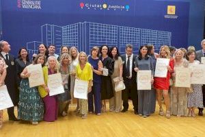 18 nuevos procuradores juran su cargo en un acto en el que Laura Oliver es nombrada Decana Honorífica