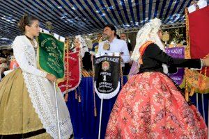 Barcala se suma al júbilo de la hoguera Florida-Portazgo que recoge 22 banderines durante la Entrega de Premios - (foto 3) Barcala se suma al júbilo de la hoguera Florida-Portazgo que recoge 22 banderines durante la Entrega de Premios - (foto 3)