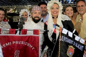 Barcala se suma al júbilo de la hoguera Florida-Portazgo que recoge 22 banderines durante la Entrega de Premios - (foto 6) Barcala se suma al júbilo de la hoguera Florida-Portazgo que recoge 22 banderines durante la Entrega de Premios - (foto 6)