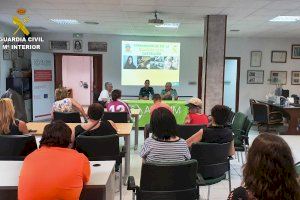 La Guardia Civil de Castellón y la asociación ACUDIM abordan la violencia de género para discapacitados en Vilareal