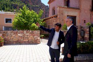 Héctor Illueca visita las obras de regeneración del casco urbano de Olocau que cuentan con una inversión de 1.513.000 euros