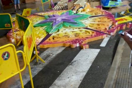 La pluja provoca grans destrosses en alguns monuments de les Fogueres d'Alacant