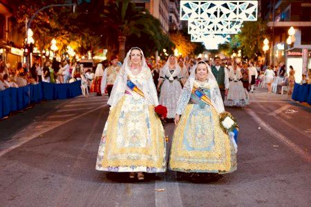 Les Reines Falleres de Borriana participen en l'Ofrena de les Fogueres d'Alacant