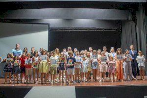 Alberic recull els Premis Literaris Escolars Rafael Giner amb la publicació d’Albericontes
