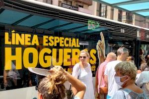 Cerca de 14.000 alicantinos y visitantes recorrieron las Hogueras Especiales en autobús, un 55% más que en 2019 - (foto 2)