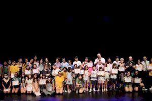 La Escuela Municipal de Teatro Joan Alabau celebra el fin de curso 2021-2022 en el Auditori Nou de Alaquàs