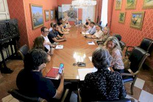 Luis Barcala mantiene una primera reunión con el sector de turístico de Alicante tras las Hogueras para empezar a preparar las próximas Luis Barcala mantiene una primera reunión con el sector de turístico de Alicante tras las Hogueras para empezar a preparar las próximas