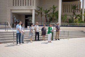 Concentración silenciosa en la UJI por una nueva víctima de la violencia machista en la Comunidad Valenciana - (foto 2) Concentración silenciosa en la UJI por una nueva víctima de la violencia machista en la Comunidad Valenciana - (foto 2)