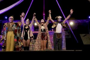 Borriana viu la seua primera nit de teatre ‘a la fresqueta’ amb ‘Karpaty’