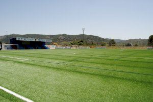 El Ayuntamiento de Alcalà-Alcossebre renueva el campo de fútbol municipal