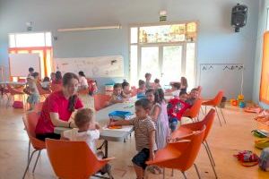 Cerca de 250 niños disfrutan de la escuela de verano de Benaguasil durante este mes de julio