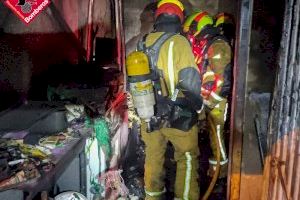 Un varón que quemaba cobre provoca un incendio en Crevillent que arrasó toda la vivienda