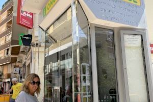 La ONCE estrena en Calpe su nuevo modelo de quiosco, más accesible, ecológico y cercano al público