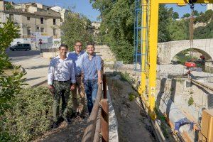 Jorge Rodríguez visita les obres que permetran passar el nou col.lector per baix del Pont Vell