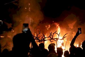 La Cremà de Sant Vicente del Raspeig ilumina el final de las Fogueres de Sant Vicent - (foto 10)