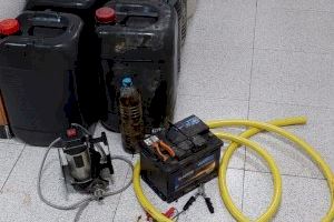 PIllan a un ladrón intentando robar 375 litros de gasoil de unos camiones