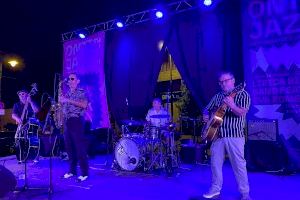 Ontinyent conclou aquest dijous el festival “Ontijazz” amb la Lírica Big Band & Eva Romero - (foto 4) Ontinyent conclou aquest dijous el festival “Ontijazz” amb la Lírica Big Band & Eva Romero - (foto 4)