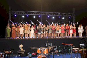 Más de 700 personas disfrutaron de un espectáculo músico-teatral que les hace retroceder 2.050 años - (foto 2)